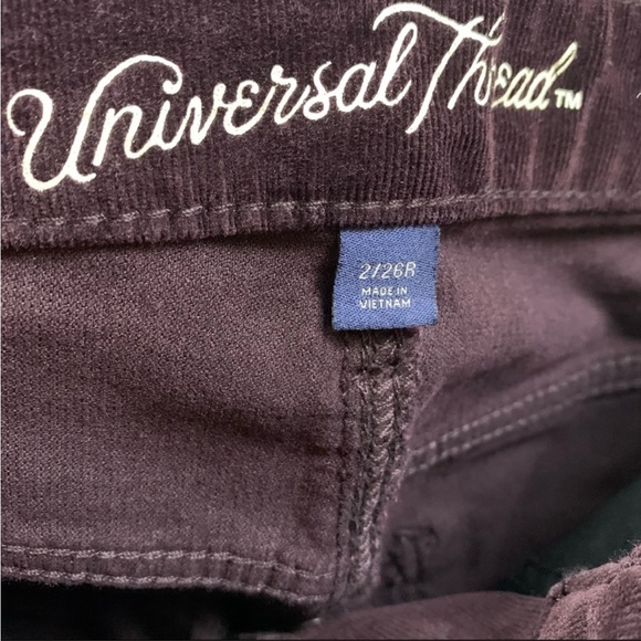 Universal Thread High Rise
Skinny Corduroy Pant
Size: 2 - Picture 5 of 7